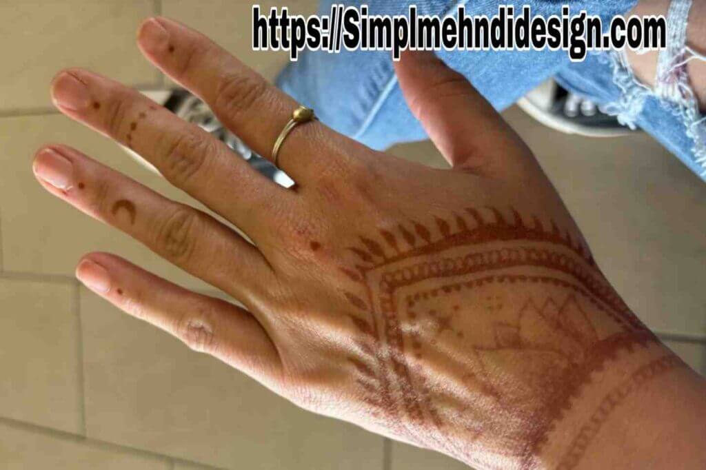 A minimal and easy mehandi design simple for new learners.
