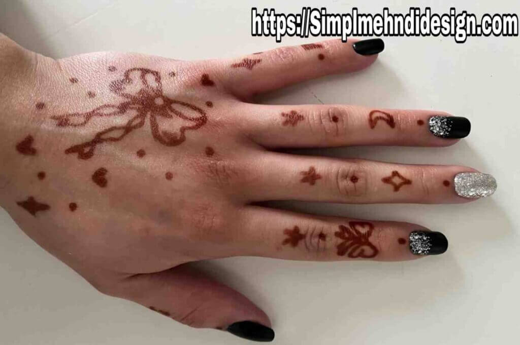 A beautiful and easy mehandi design simple for beginners.