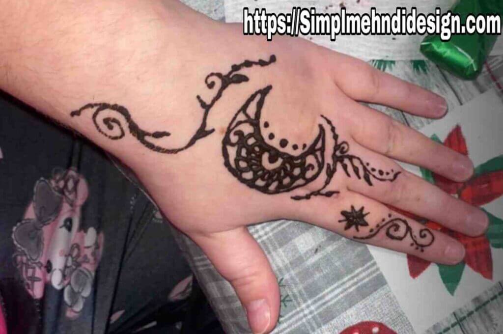 A beautiful mehandi design simple photo for inspiration.